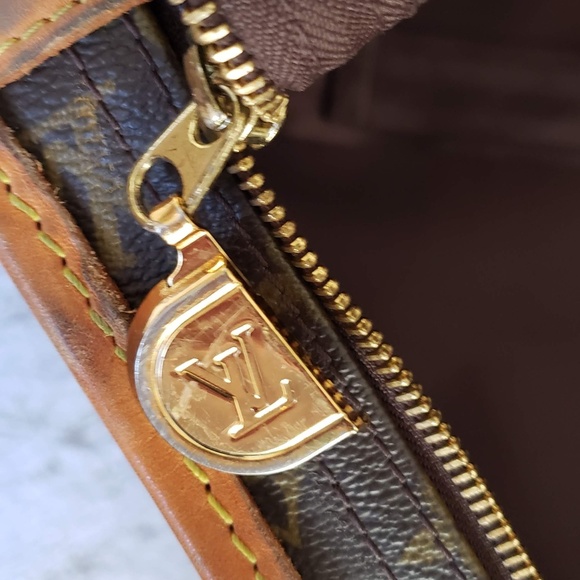 Authentic Louis Vuitton Monogram Pullman Suitcase - Picture 5 of 7